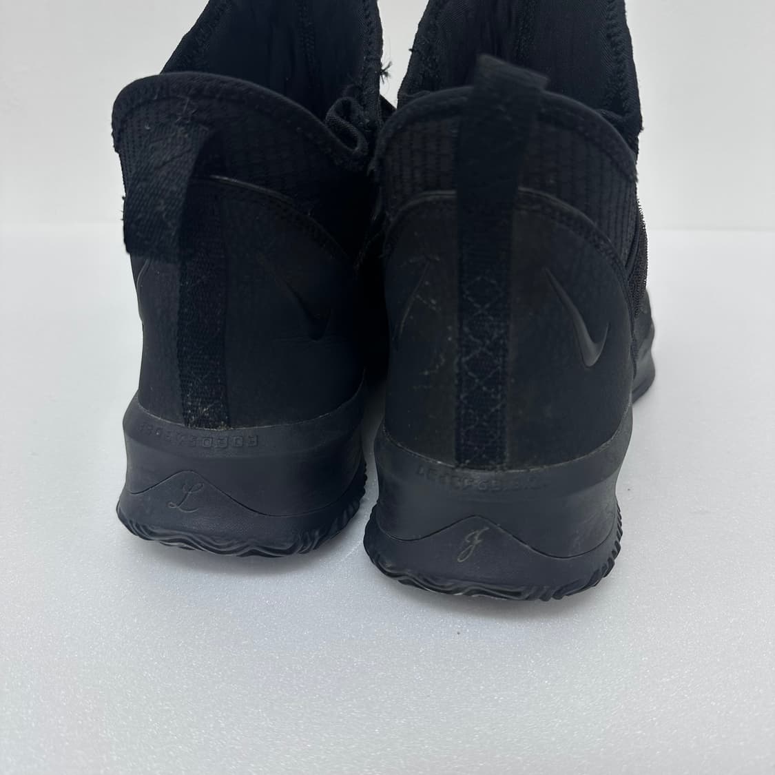 나이키 르브론 솔저 13 올블랙 스니커즈 285 상품이미지3