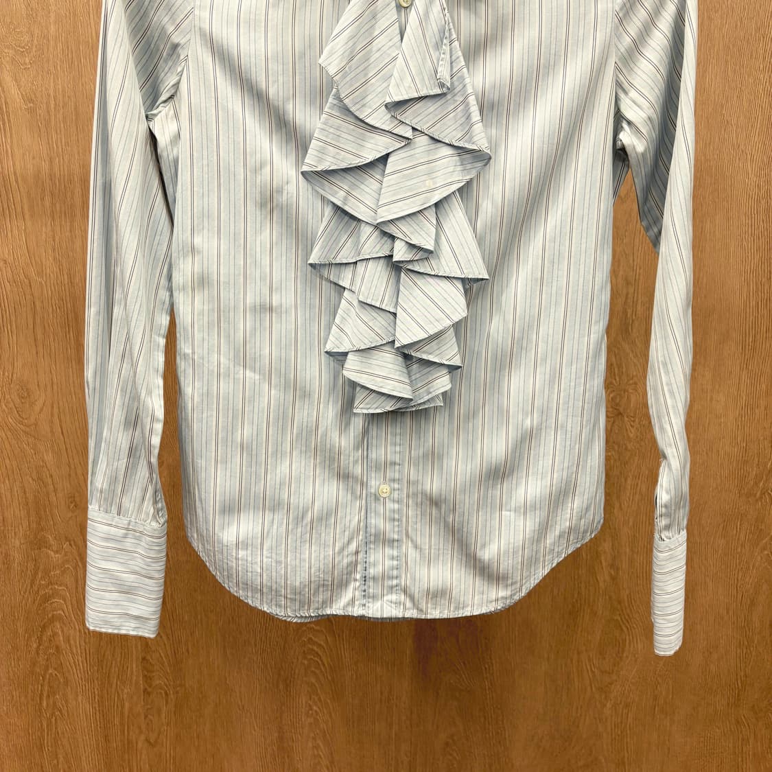 폴로 랄프로렌 칼라넥 긴팔 블라우스 핀 스트라이프 디테일 하늘색 상품이미지5