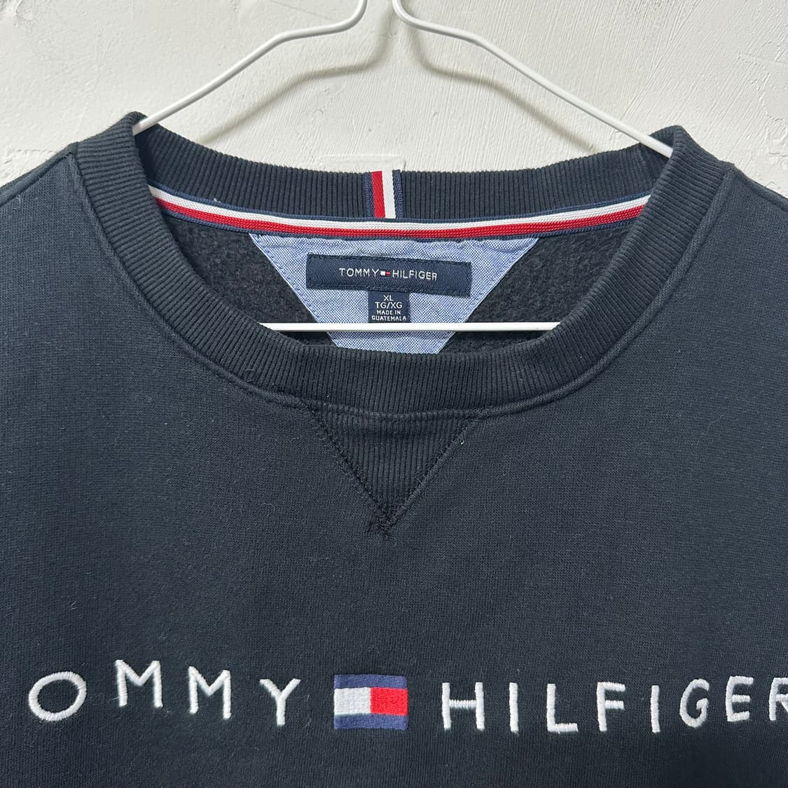 (105) 타미힐피거 블랙 기모 맨투맨 상품이미지2