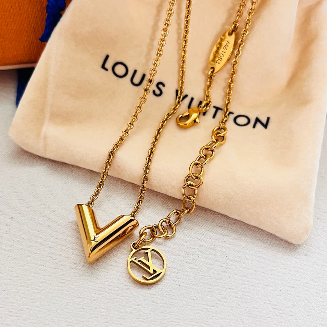 [S급/정품] 루이비통 에센셜 V 목걸이 골드 M61083 상품이미지8