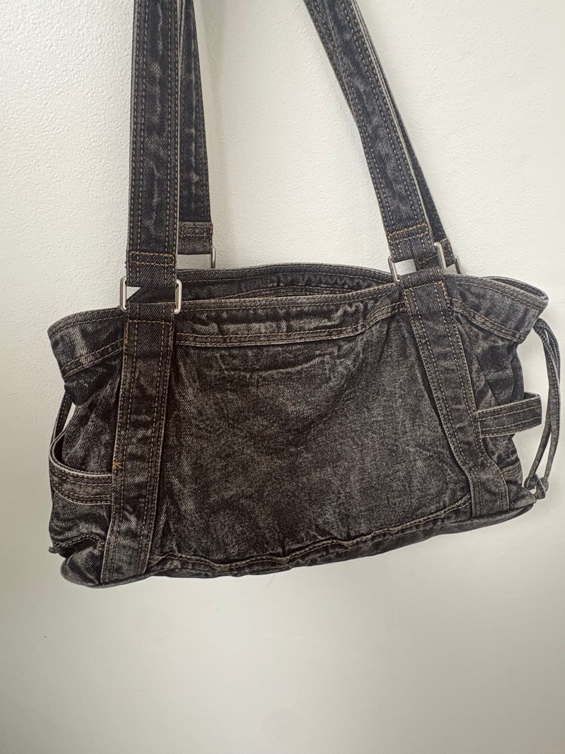 마뗑킴 마틴 워시드 데님 스퀘어 백 인 블랙 상품이미지4