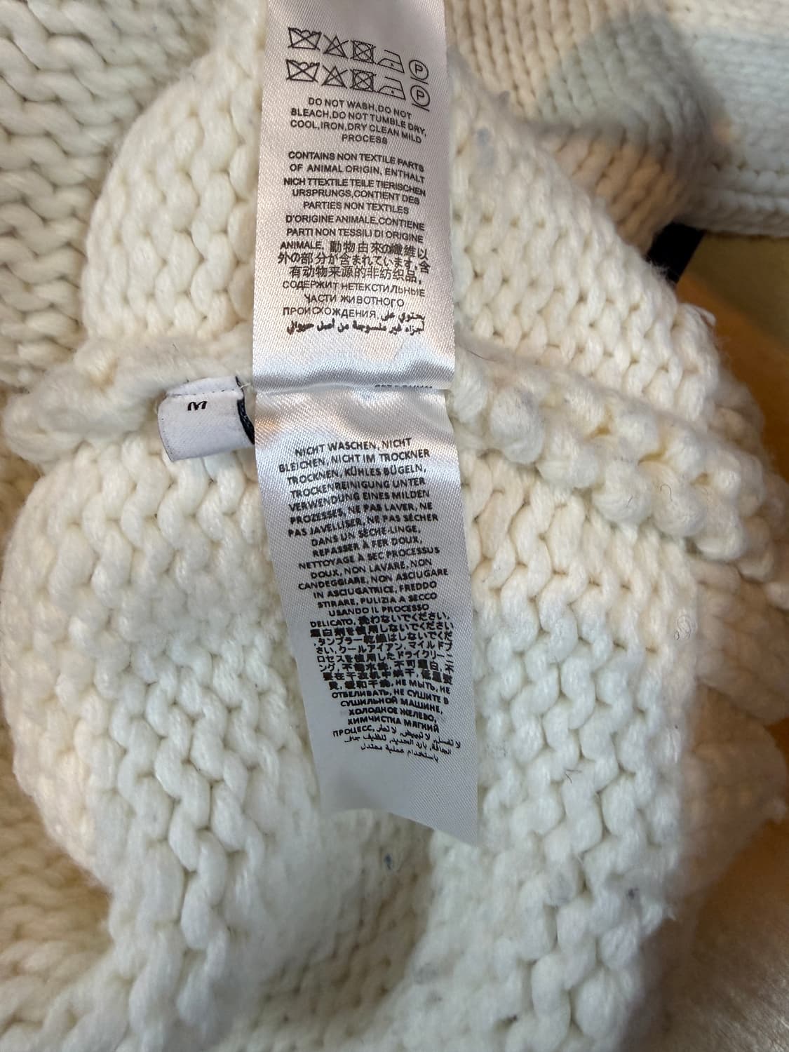 JW Anderson의 고딕 로고 청키 니트 후디 상품이미지5