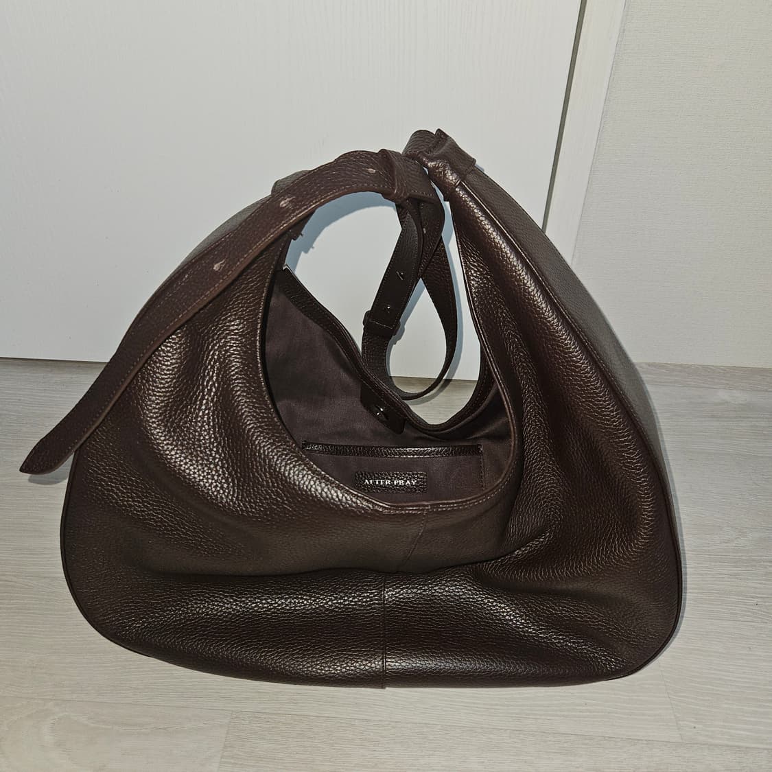 애프터프레이 크레센트 레더백 브라운 상품이미지6