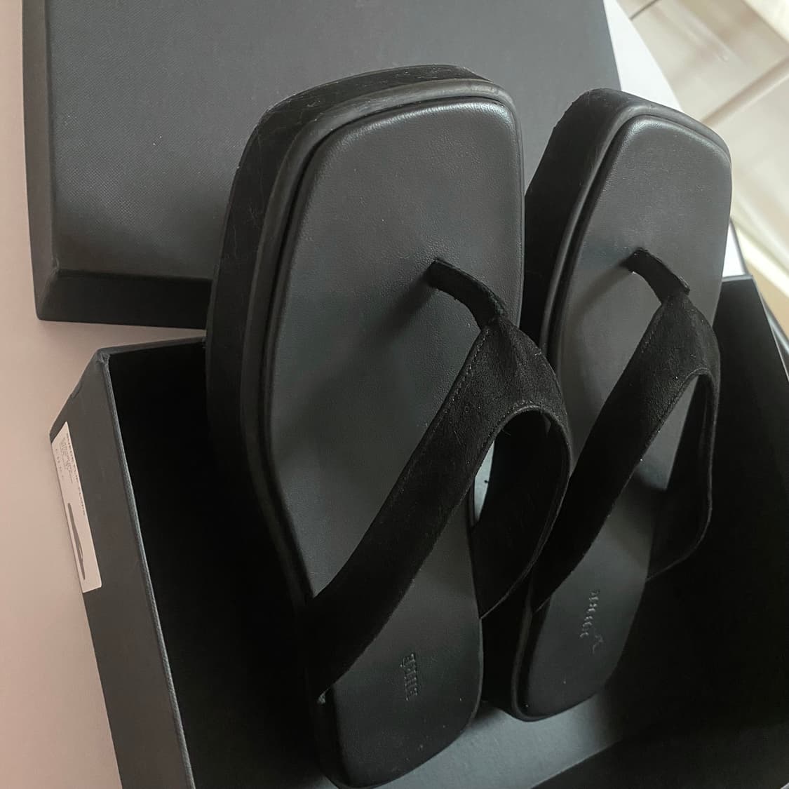 에레 스웨이드 플립플롭 Ehre suede flip-flops 상품이미지4