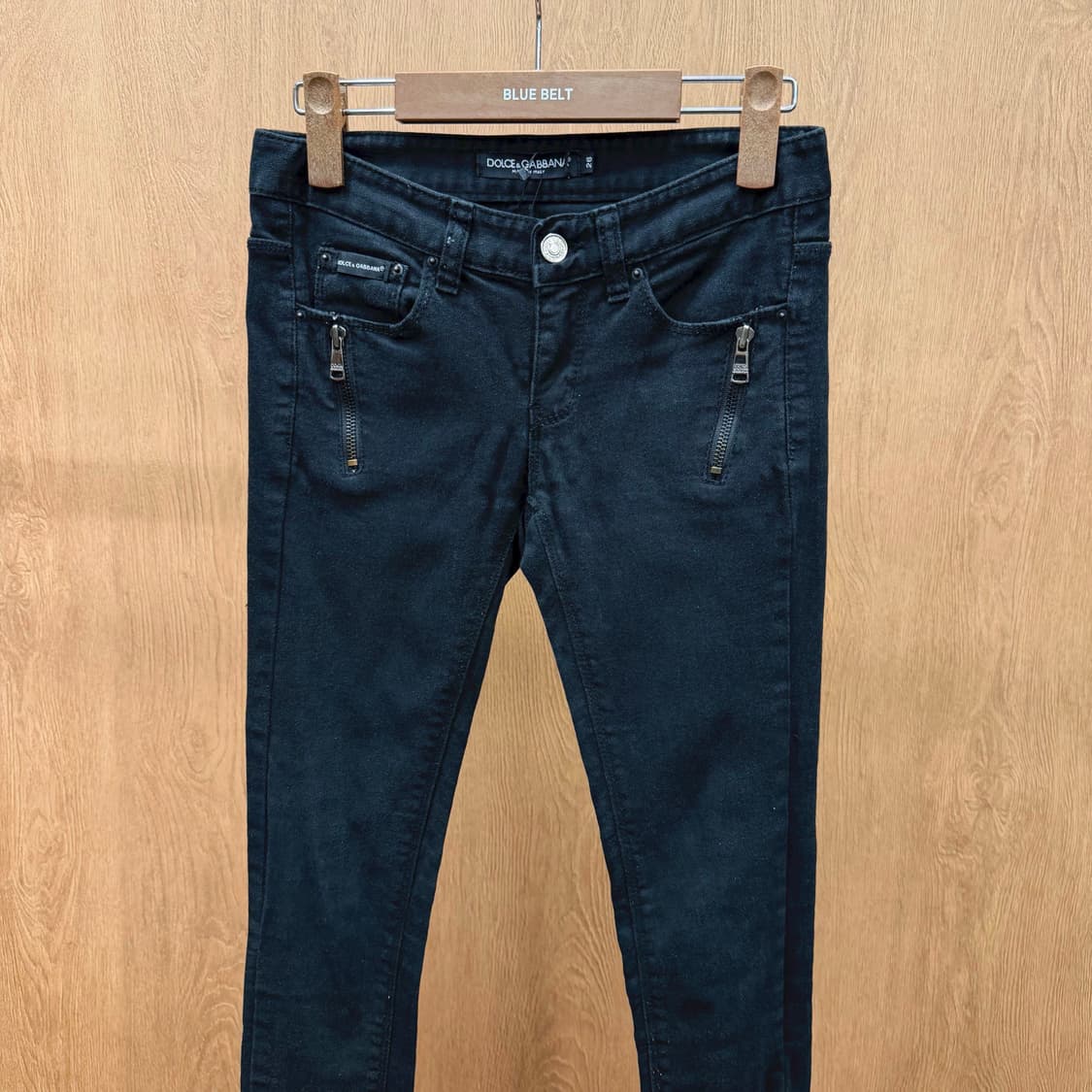 돌체앤가바나 데님 팬츠 지퍼 포켓 메탈 로고 디테일 슬림 스키니핏 블랙 상품이미지4