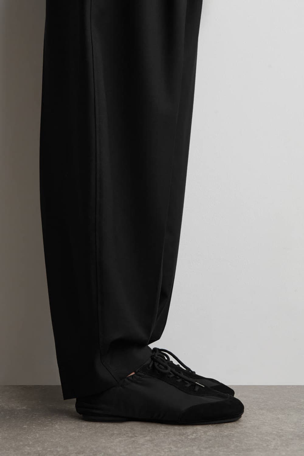 COS 스웨이드 나일론 발레 트레이너 상품이미지5