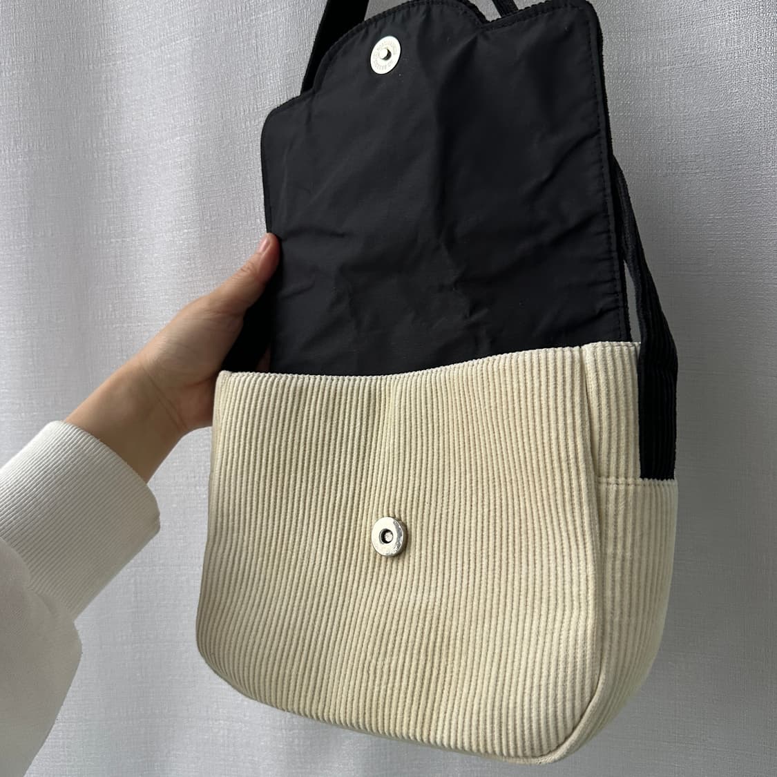 EMIS 이미스 코듀로이 와펜 숄더백 블랙 상품이미지8