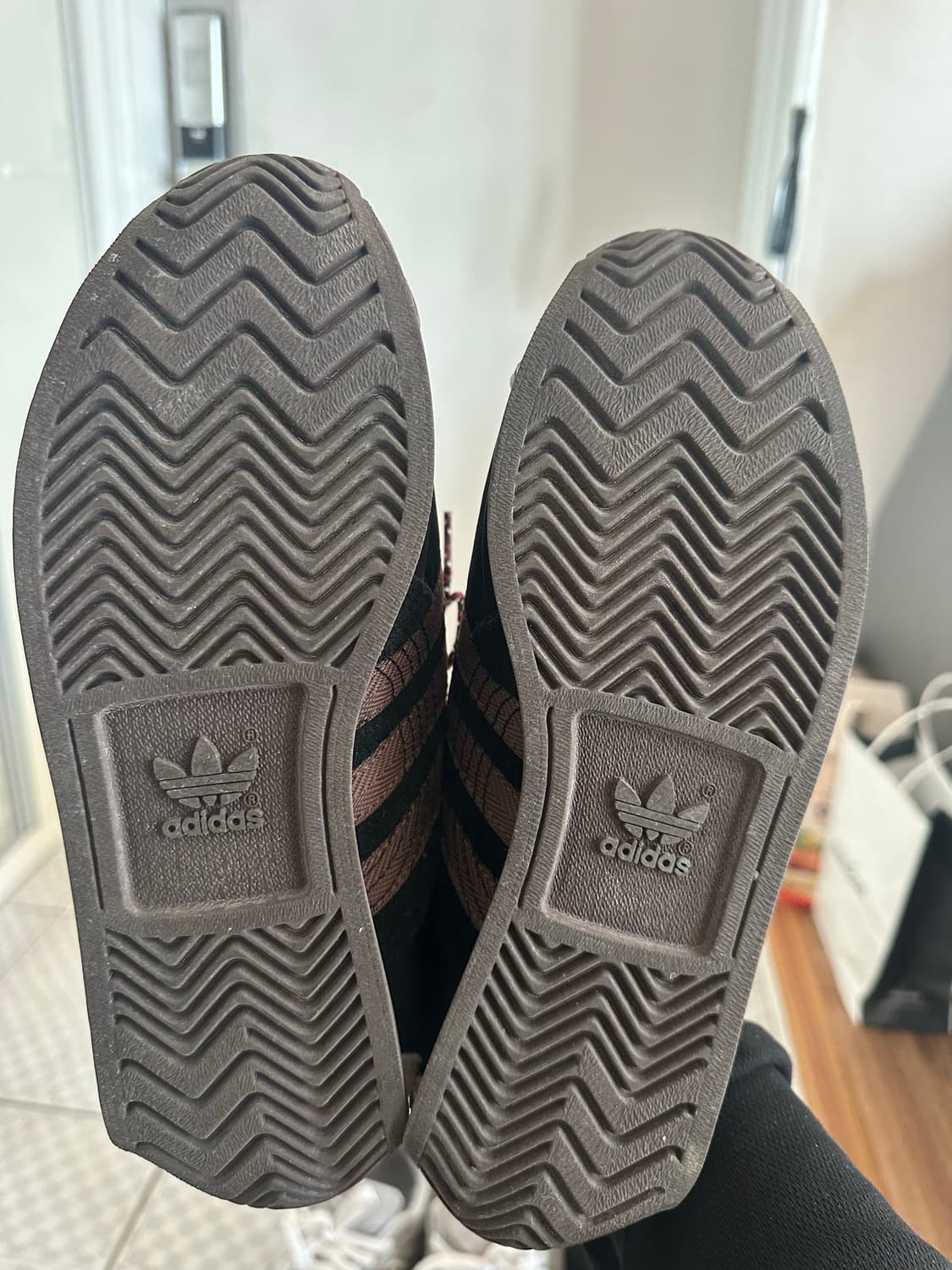 아디다스 x 송포더뮤트(SFTM) 컨트리 OG 코어 블랙 코어 화이트 상품이미지5