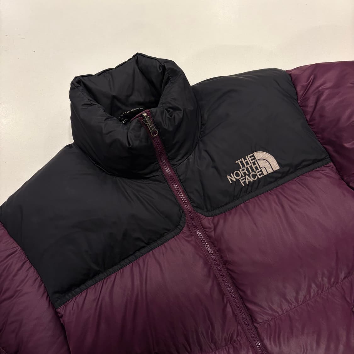 [90] 노스페이스 700 구스 눕시 패딩 퍼플 블랙 B430 상품이미지3