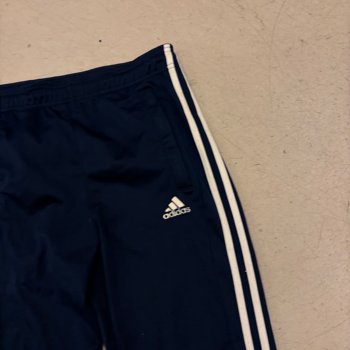 아디다스 네이비 이큅먼트 트랙팬츠 상품이미지2