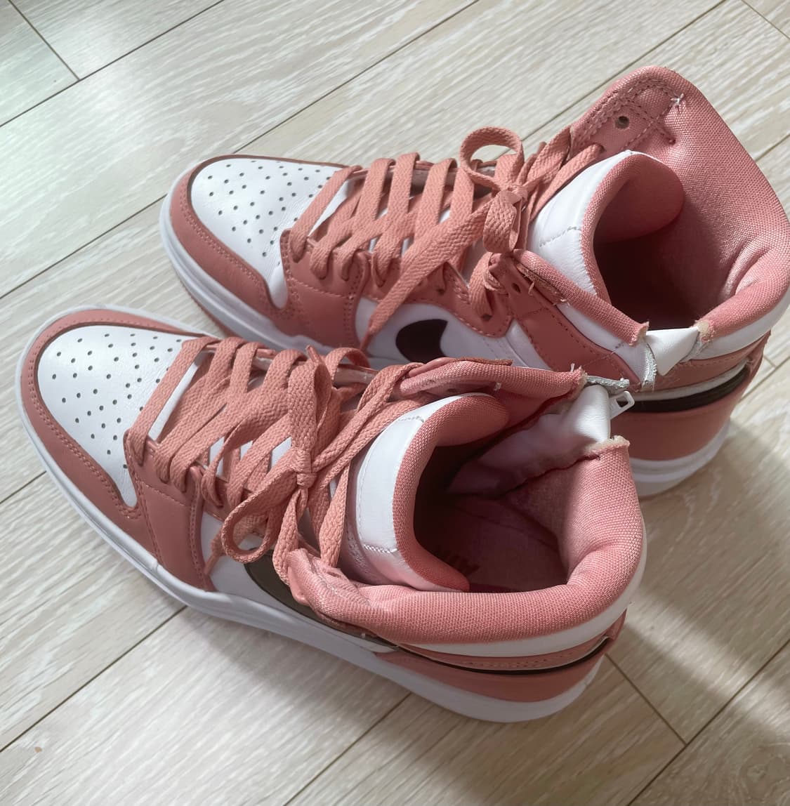 240나이키 에어 조던1 엘리베이트하이 레드스타더스트우먼스 상품이미지6