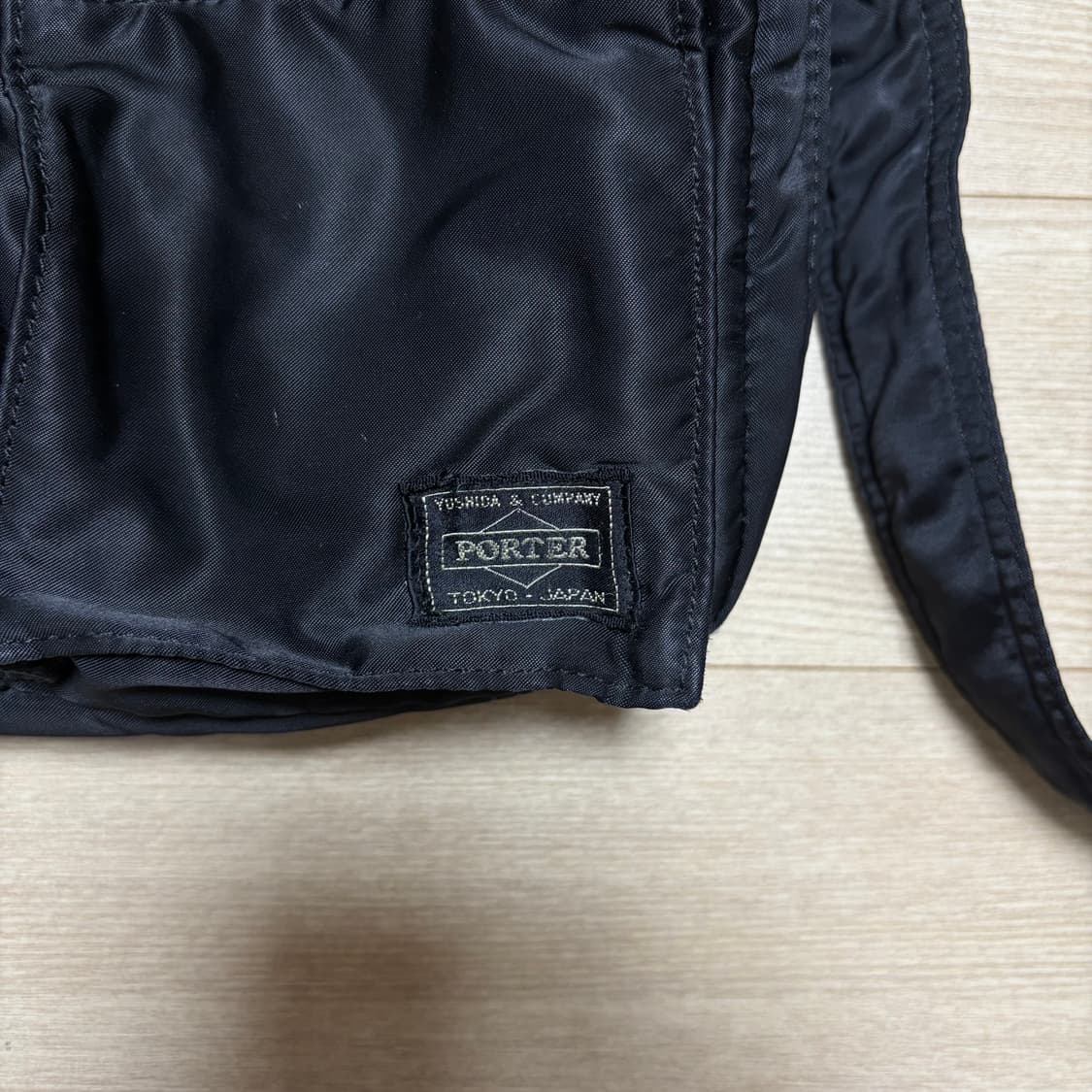 제품 : 요시다포터 porter 탱커 숄더백 S 블랙  사이즈 : 260 상품이미지4