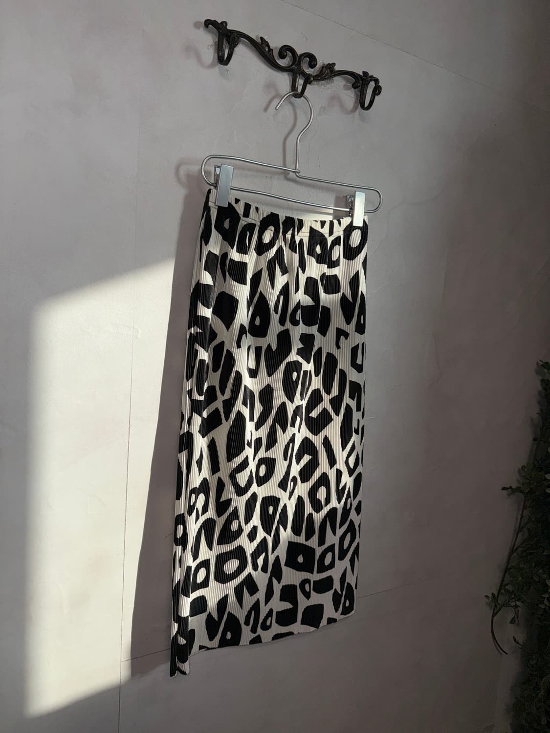 Black&white geometric stretch pleats sk 상품이미지2