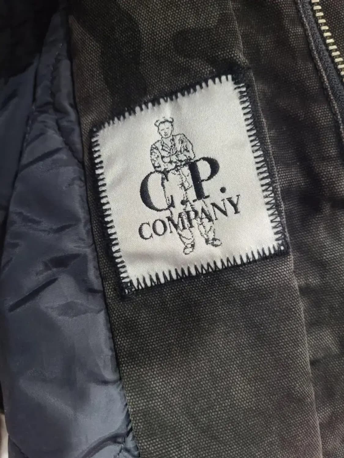 C.P. COMPANY 씨피컴퍼니 블랙카모자켓 상품이미지4