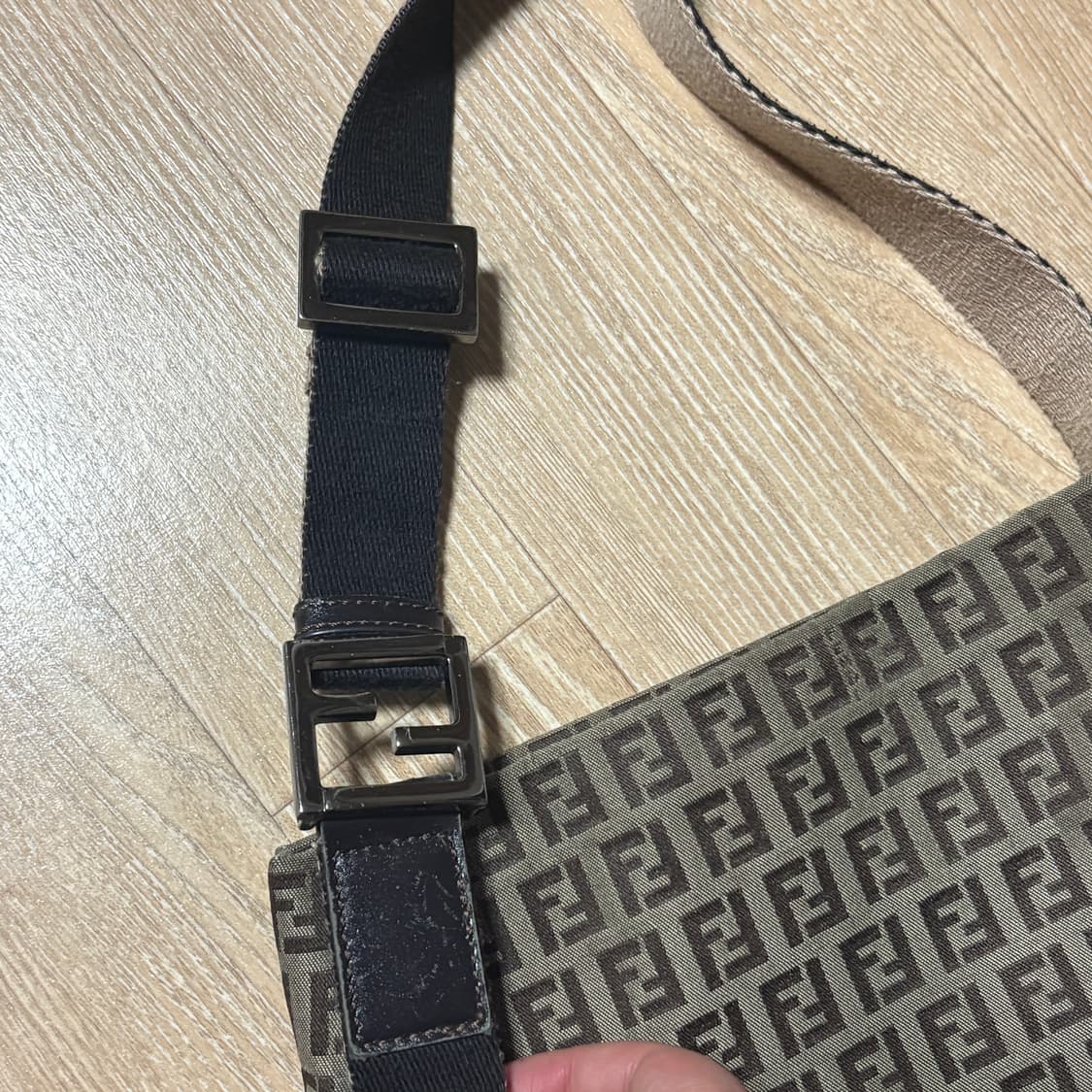 펜디 주카 숄더백 상품이미지5