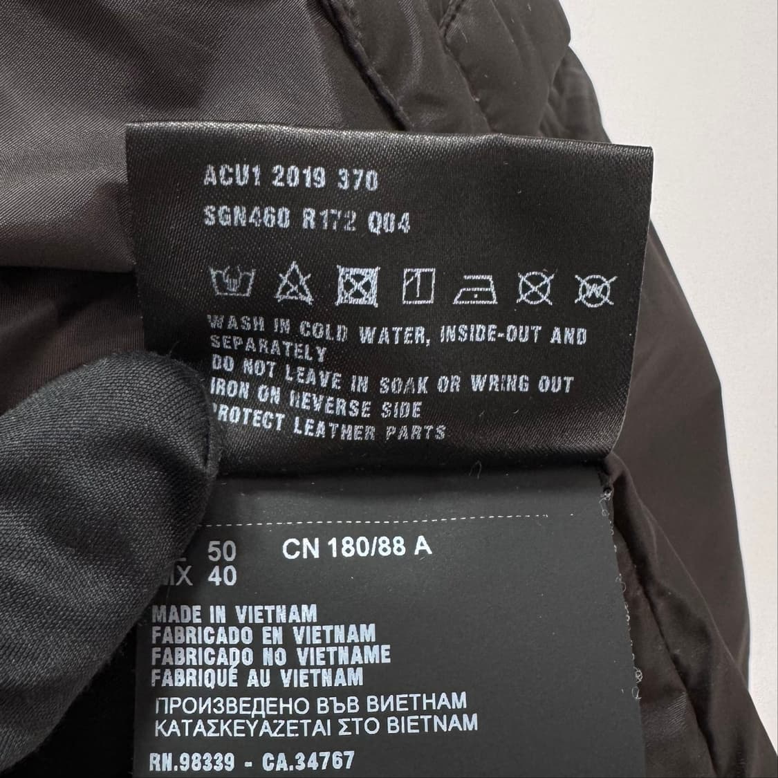 [50사이즈] 프라다 퀼팅 패딩 자켓 네이비 (SGN460) 상품이미지9