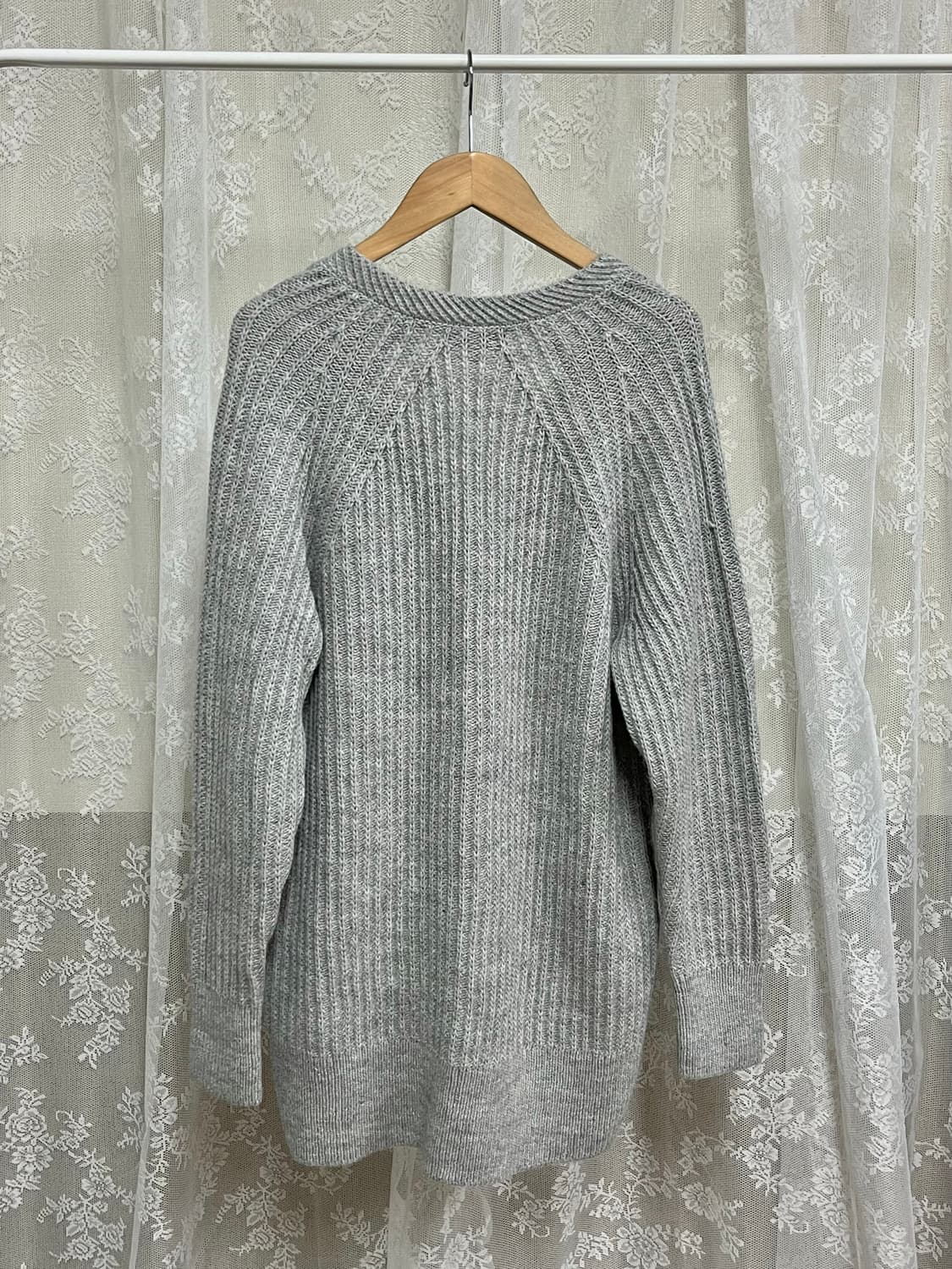 S) 바나나 리퍼블릭 브이넥 알파카 루즈핏 니트 그레이 상품이미지2