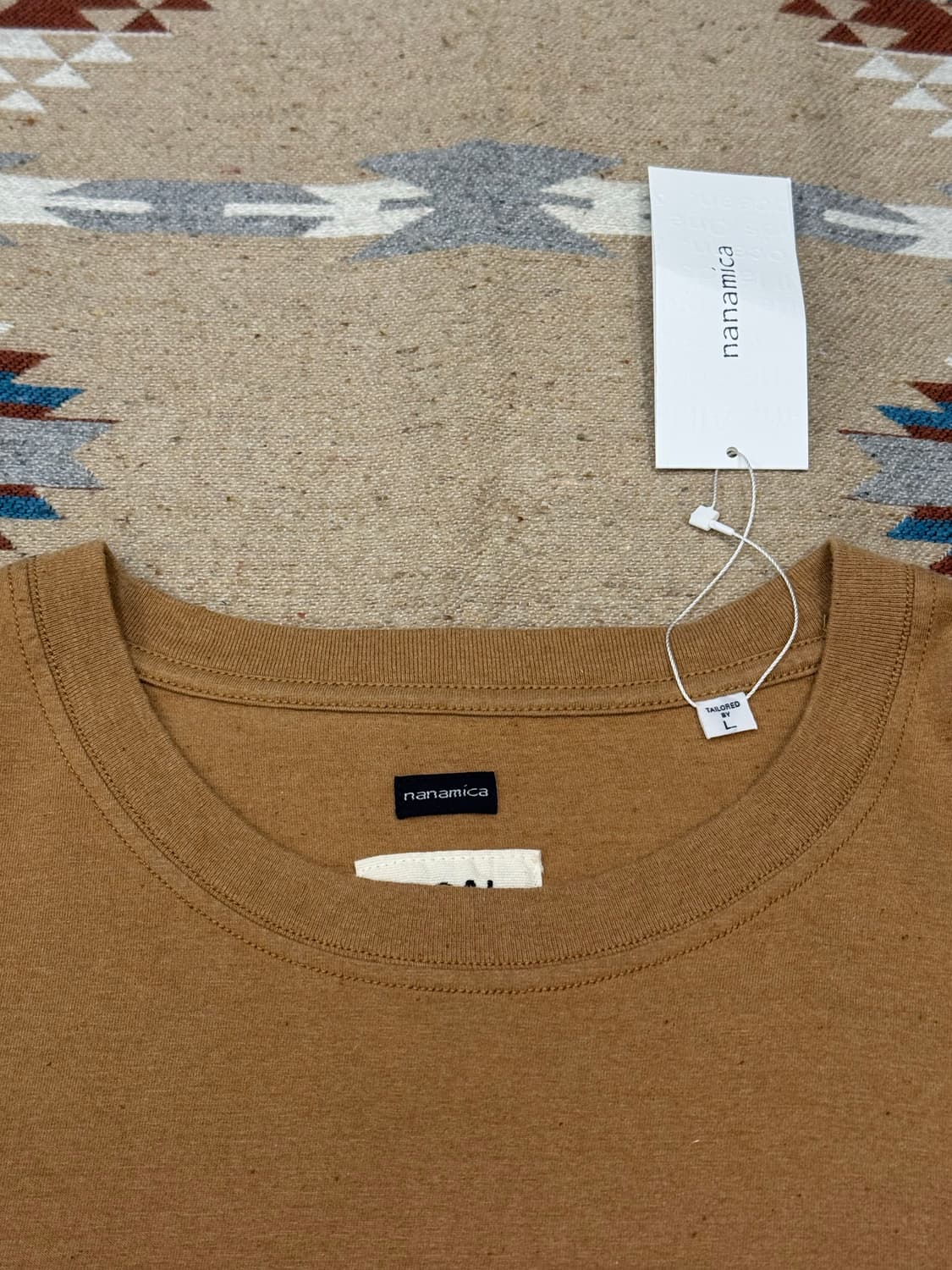 [L][105] 나나미카 포토 프린트 숏 슬리브 티셔츠 모카  상품이미지2