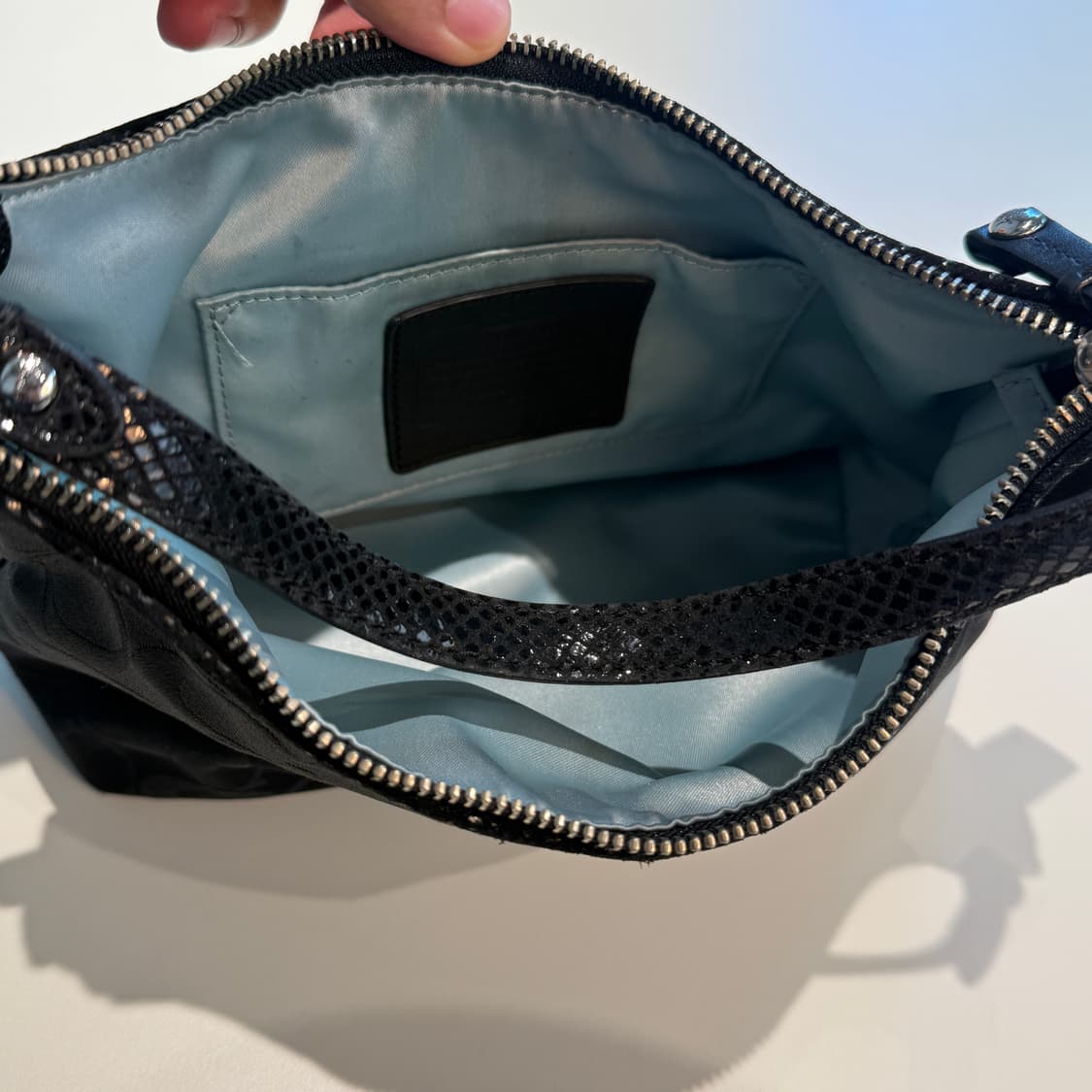 코치 블랙 시그니처 패턴 숄더백 상품이미지6