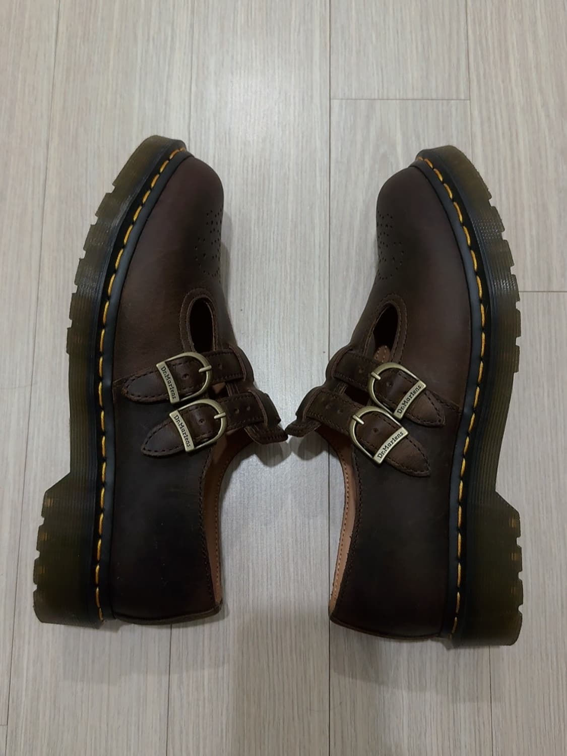 닥터마틴 메리제인 8065 크레이지 호스 250 (다크 브라운) 상품이미지4