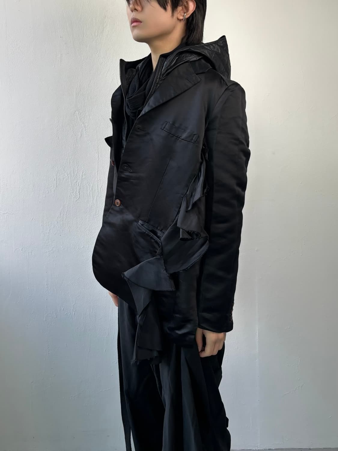 꼼데가르송 24aw 러플 사선 하이넥 블레이저 상품이미지3