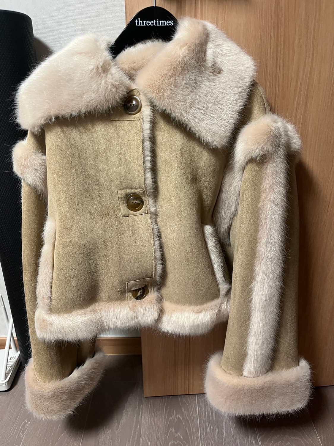 threetimes 쓰리타임즈 버니퍼 무스탕 상품이미지2