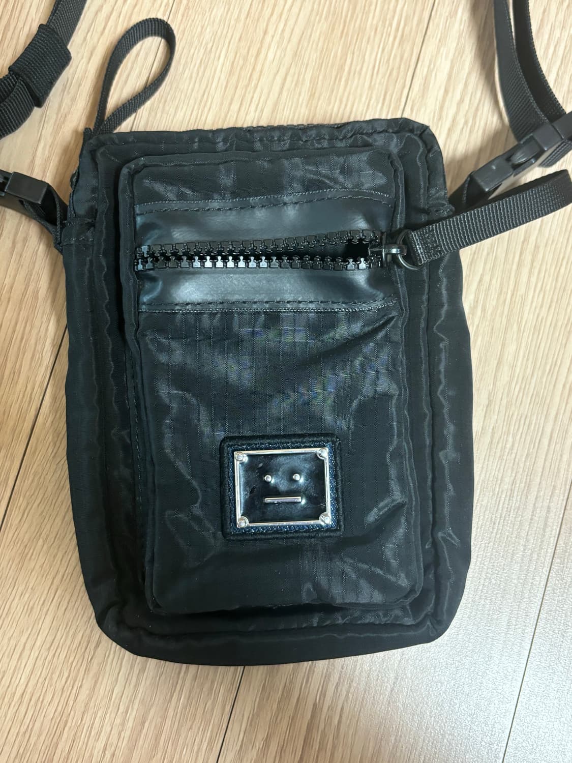 아크네 스튜디오 이모지 미니백 상품이미지2