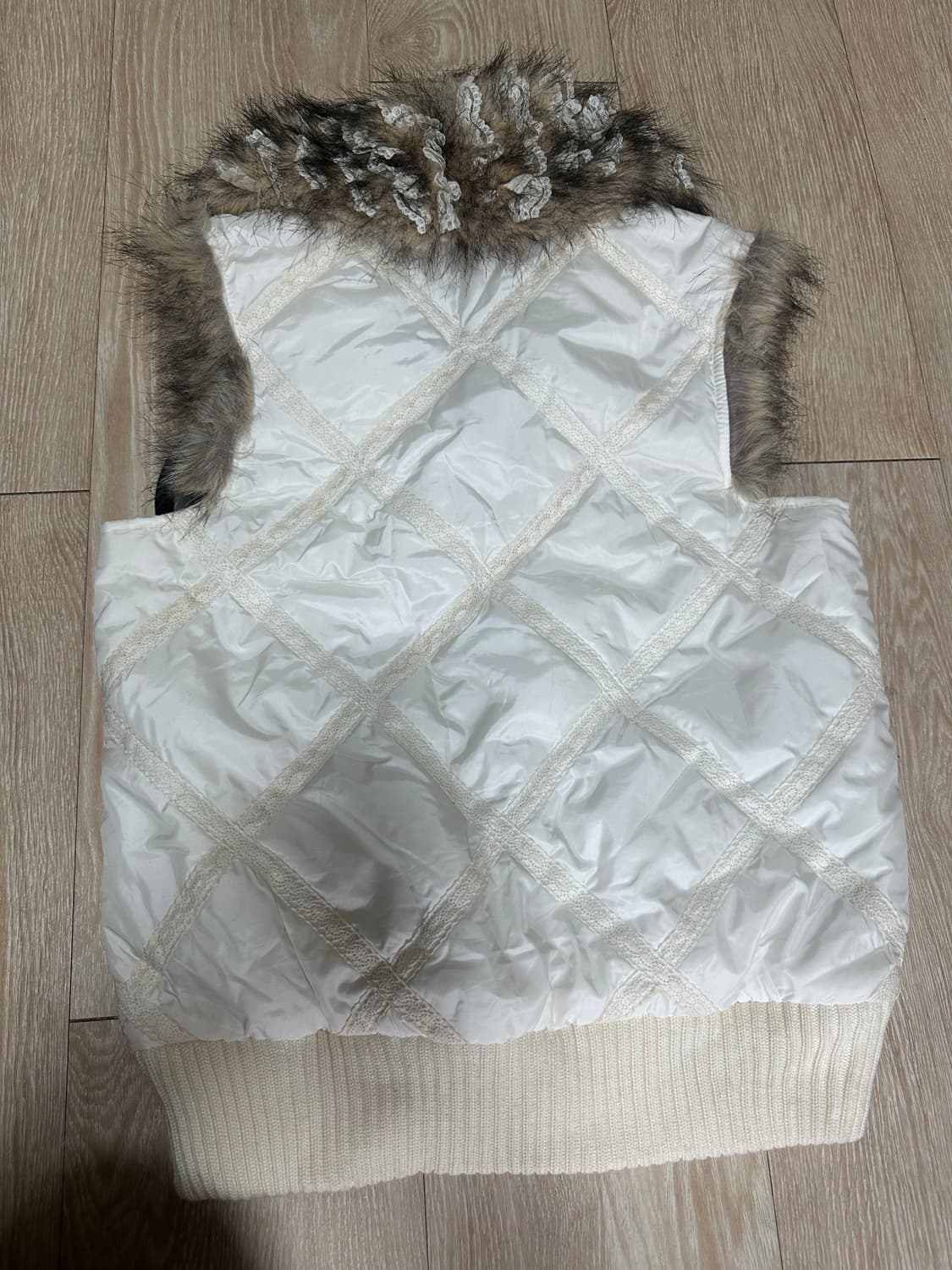 갸루 화이트 패딩 조끼 상품이미지3