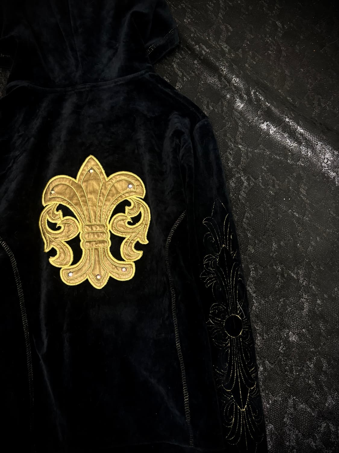  00‘s Cross Patch Velvet Hoodie Zip Up 상품이미지3
