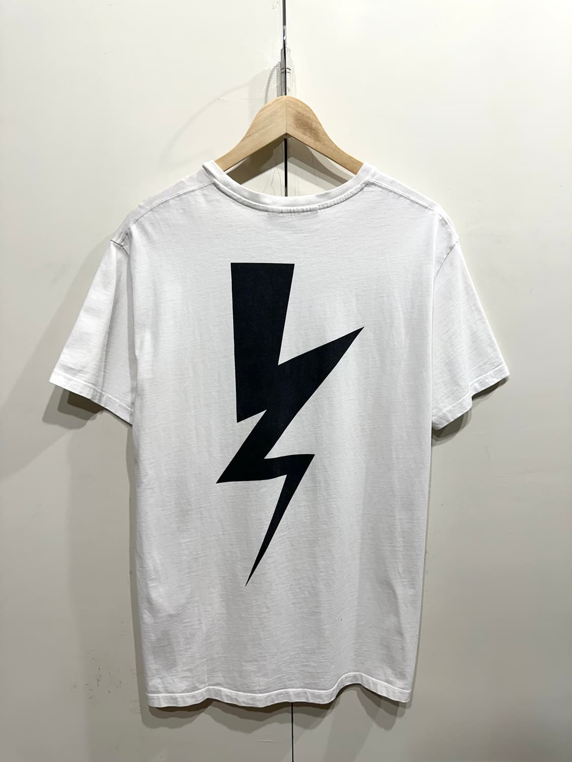 닐바렛 썬더볼트 프린트 반팔 티셔츠 상품이미지3