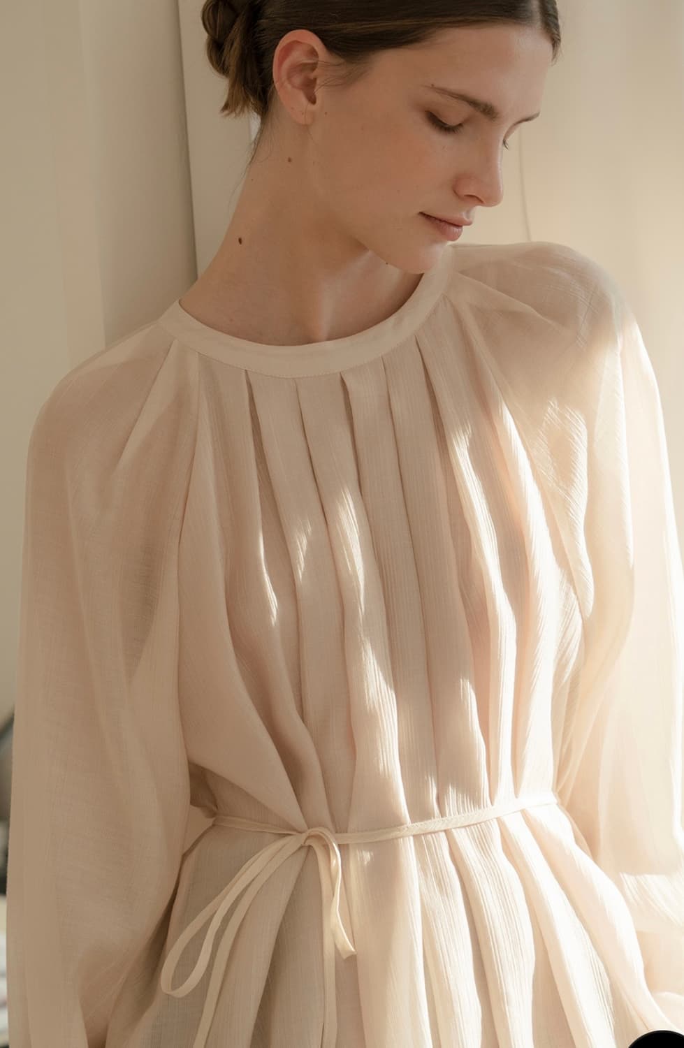 모멧 오뜨르 핀턱 블라우스 크림옐로우 상품이미지2