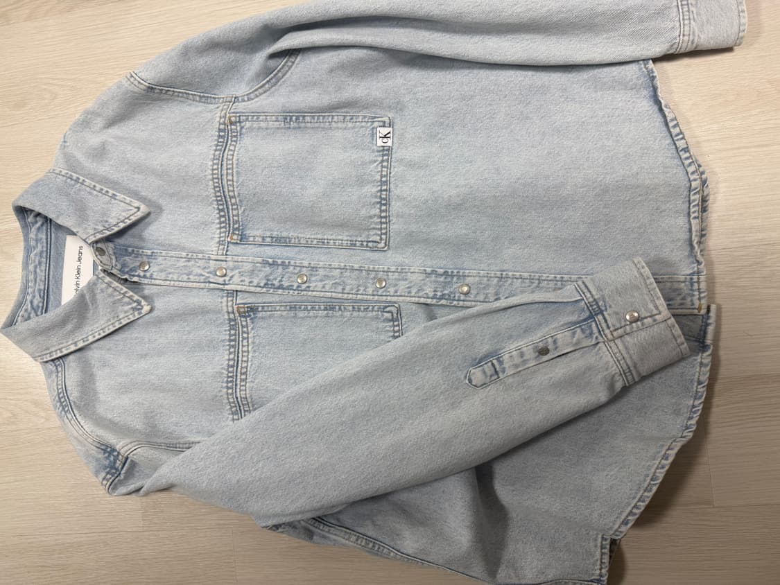 캘빈클라인 라이트 블루 레귤러핏 블리치 데님 셔츠 J320536 상품이미지1