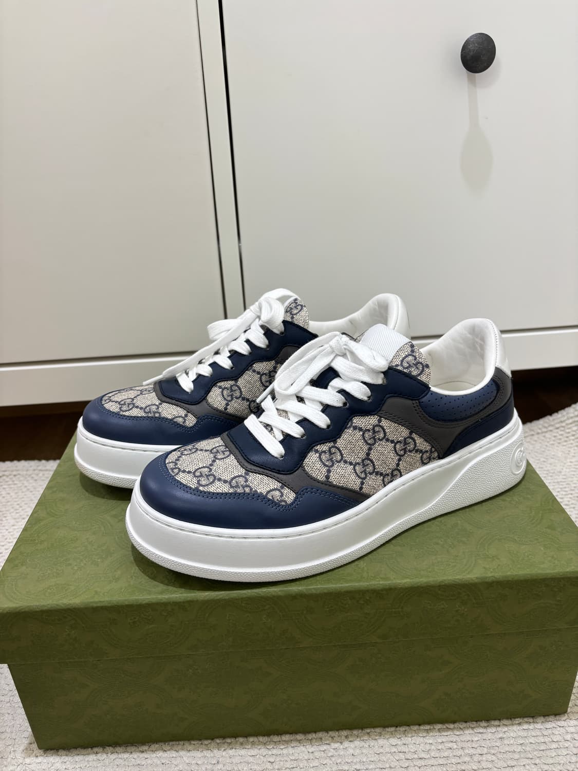 구찌 GG로고 청키 스니커즈 상품이미지3