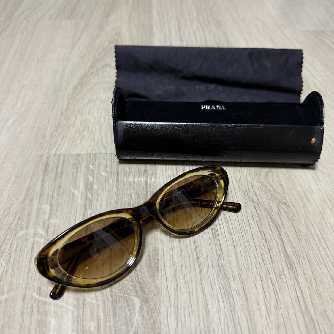 프라다 빈티지 캣아이선글라스 SPR04B 상품이미지1