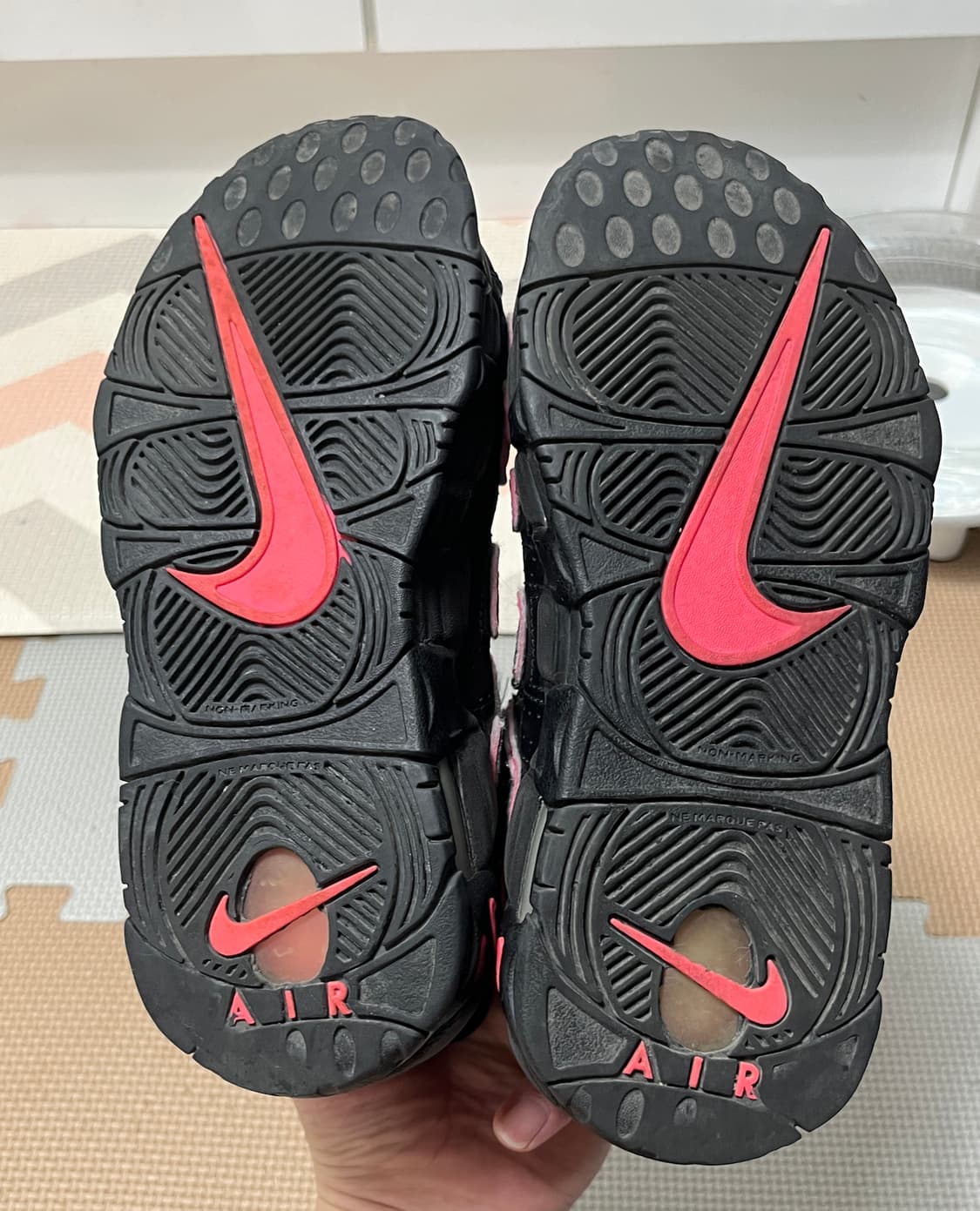 나이키 에어 모어 업템포96 블랙핑크 235 상품이미지6