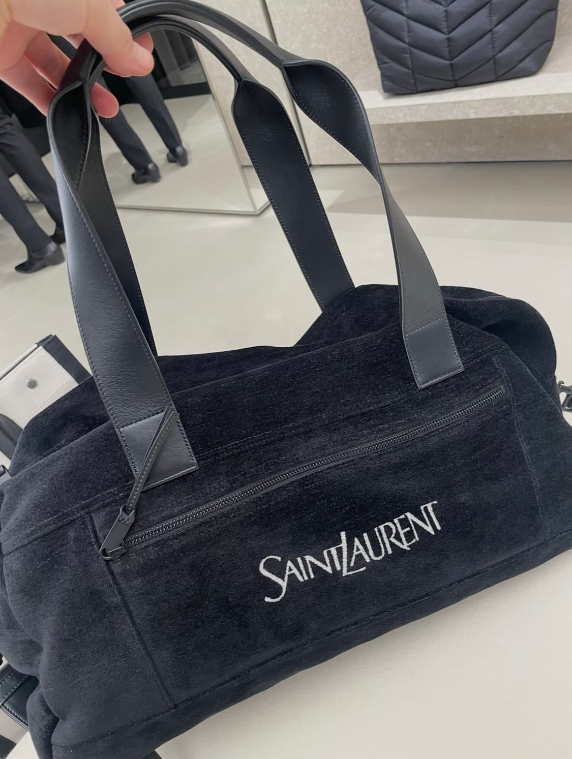 생로랑 자수 로고 스웨이드 더플 백 상품이미지2