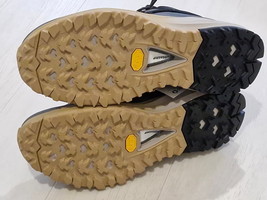 미사용 테크니카 스파크 미드 상품이미지3