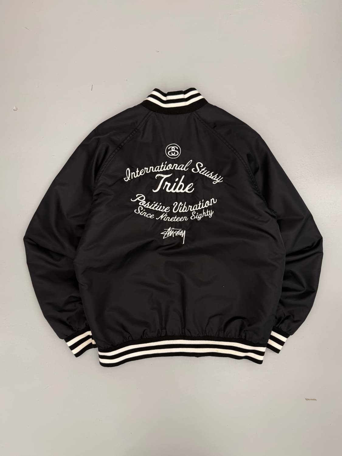 스투시 루즈핏 00‘s 인터네셔널 트라이브 나일론 바시티 자켓 상품이미지3