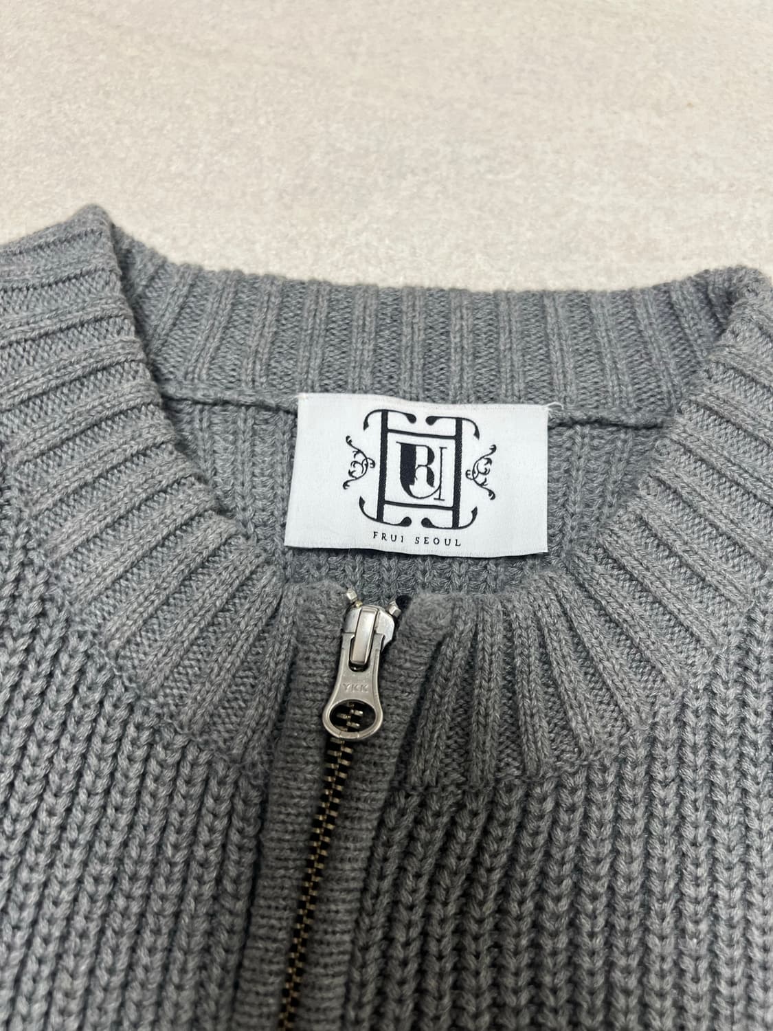 프루이 라운드넥 니트 집업 그레이 상품이미지3
