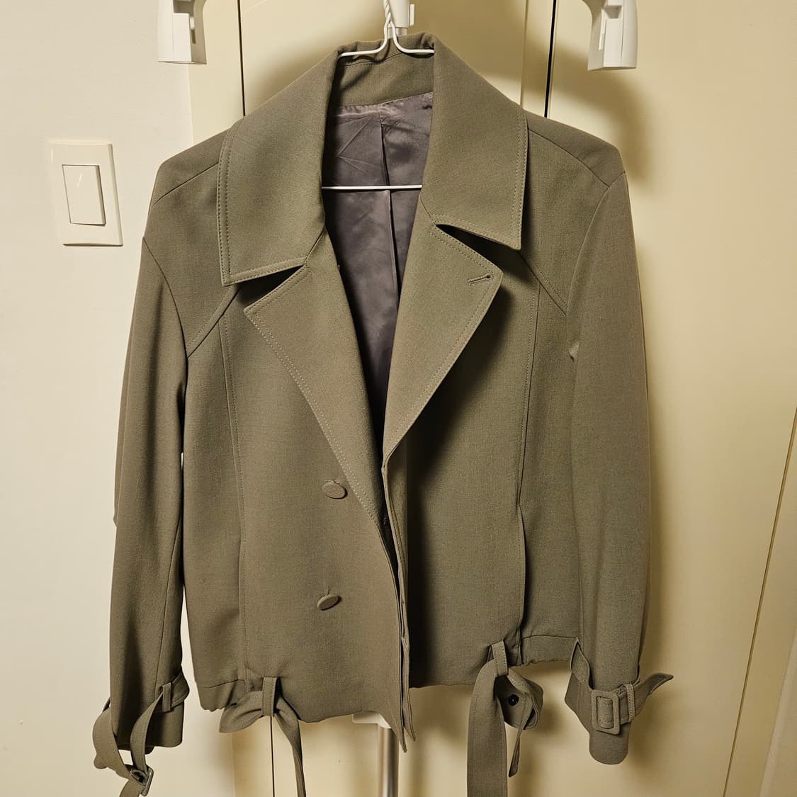 릴렉스드 울 숏 트렌치 자켓 [GREIGE] 상품이미지1