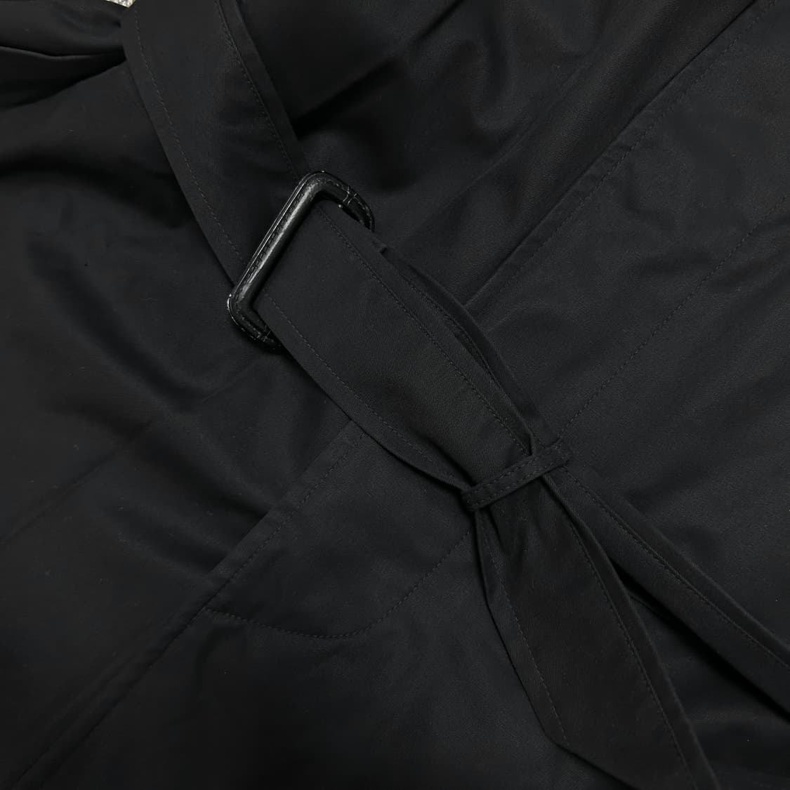 입생로랑 벨티드 블랙 트렌치코트(100) 상품이미지3