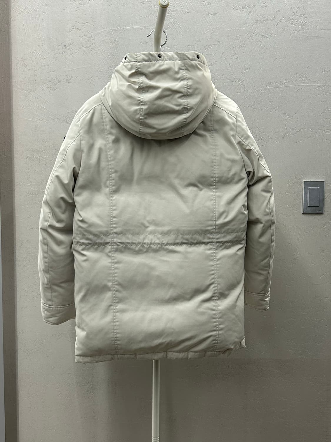 게스 화이트 덕다운 패딩 후드 점퍼 상품이미지3