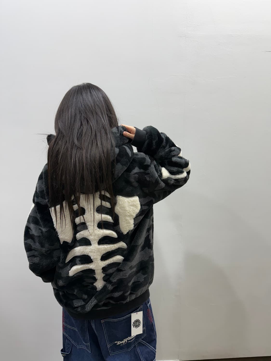 밴슨 오버핏 본 디테일 퍼 후드집업 상품이미지6