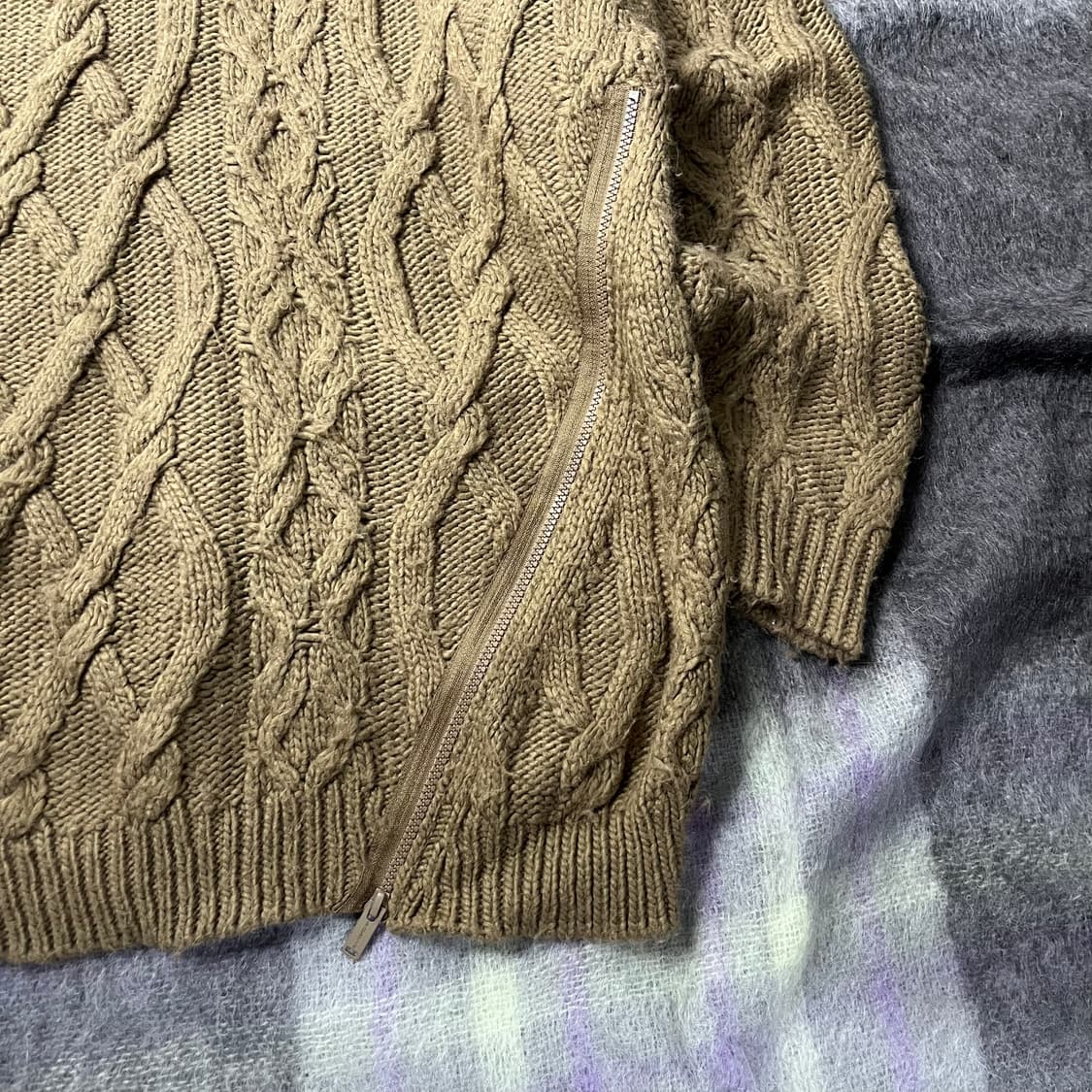 [GU×UNDERCOVER] 지유 언더커버 집업 케이블 니트 상품이미지4