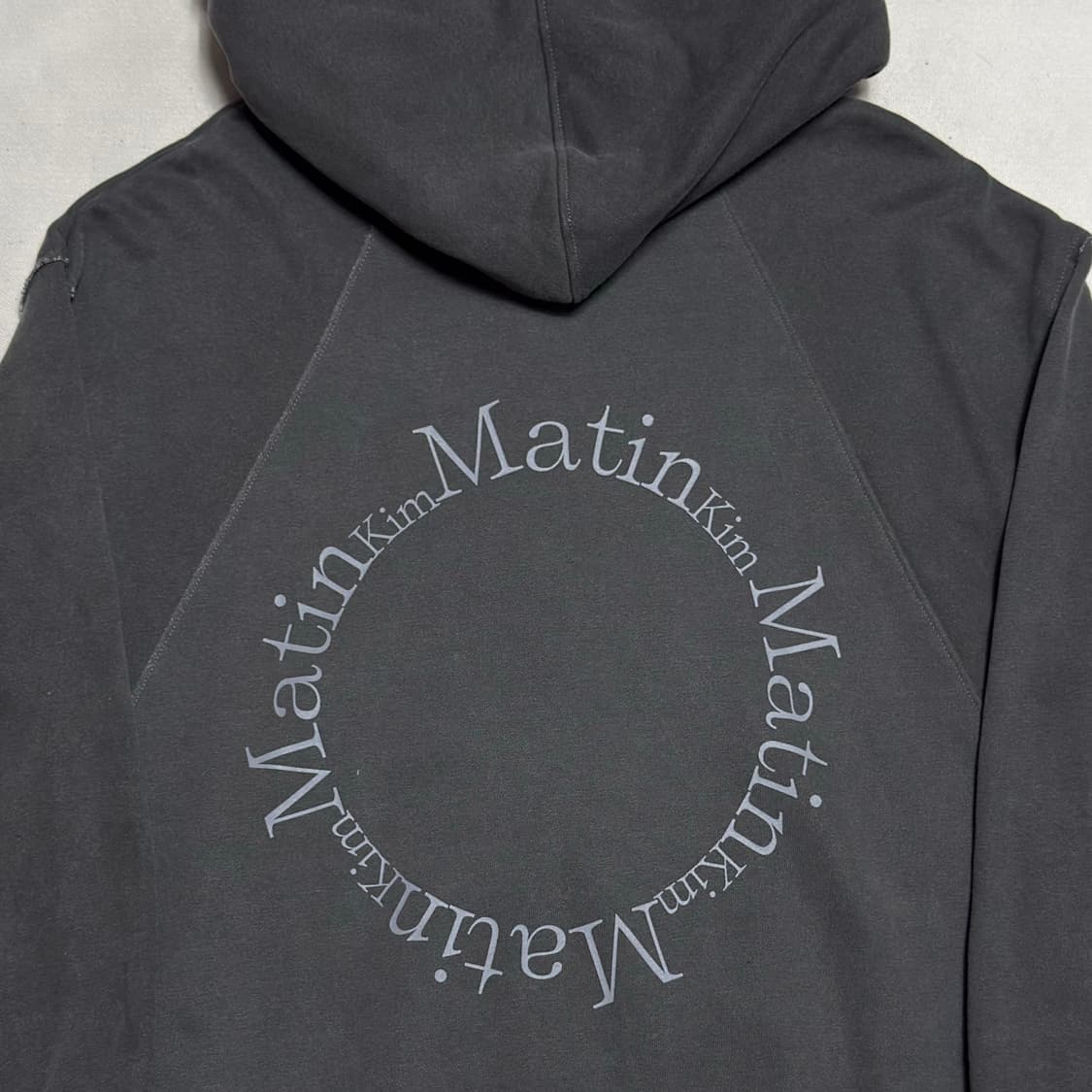 마뗑킴 피그먼트 로고 챠콜 후드 집업 상품이미지1