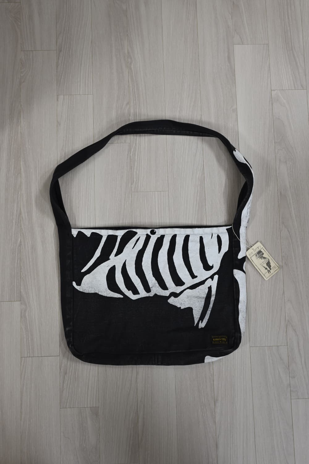 캐피탈 본 크로스백 상품이미지1