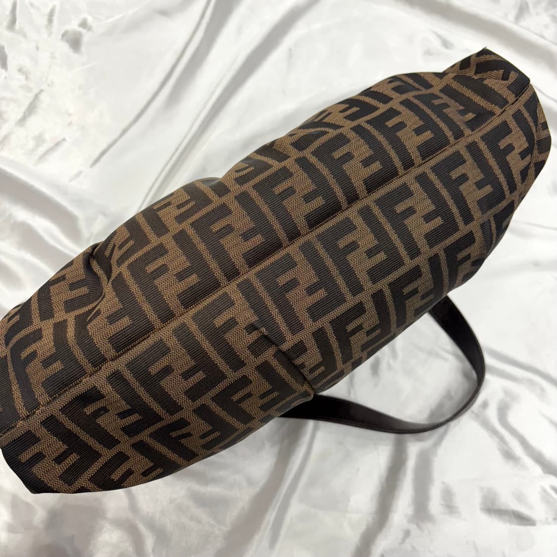 펜디 주카 숄더백 가방 상품이미지3