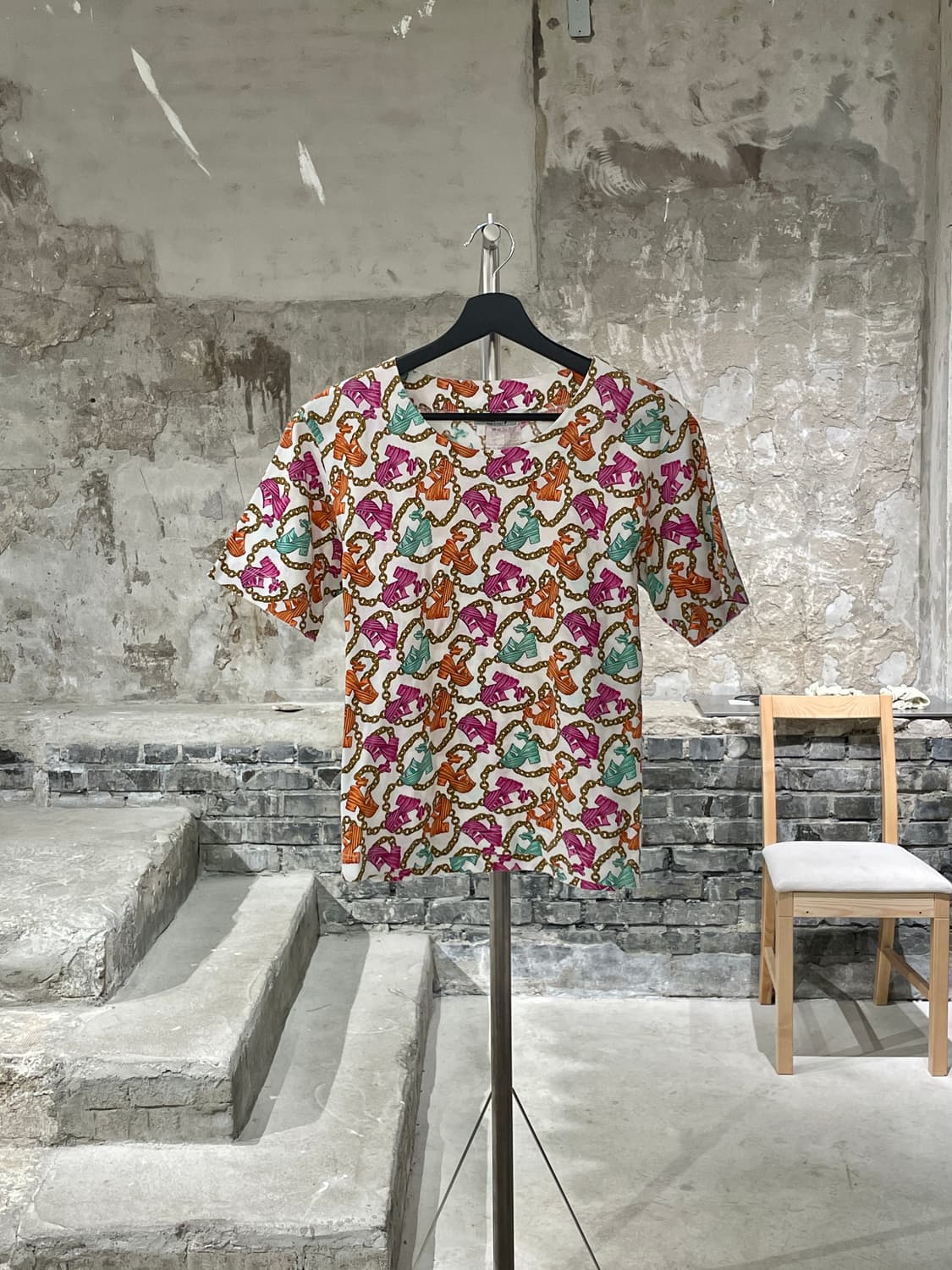 살바토레 페라가모 믹스 체인 패턴 U넥 코튼하프티 상품이미지1