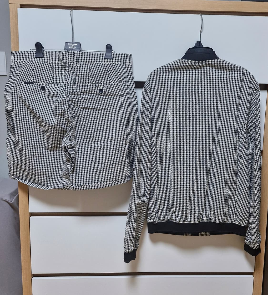 자라 맨 체크 패턴의 봄버 자켓과 반바지 세트 상품이미지2