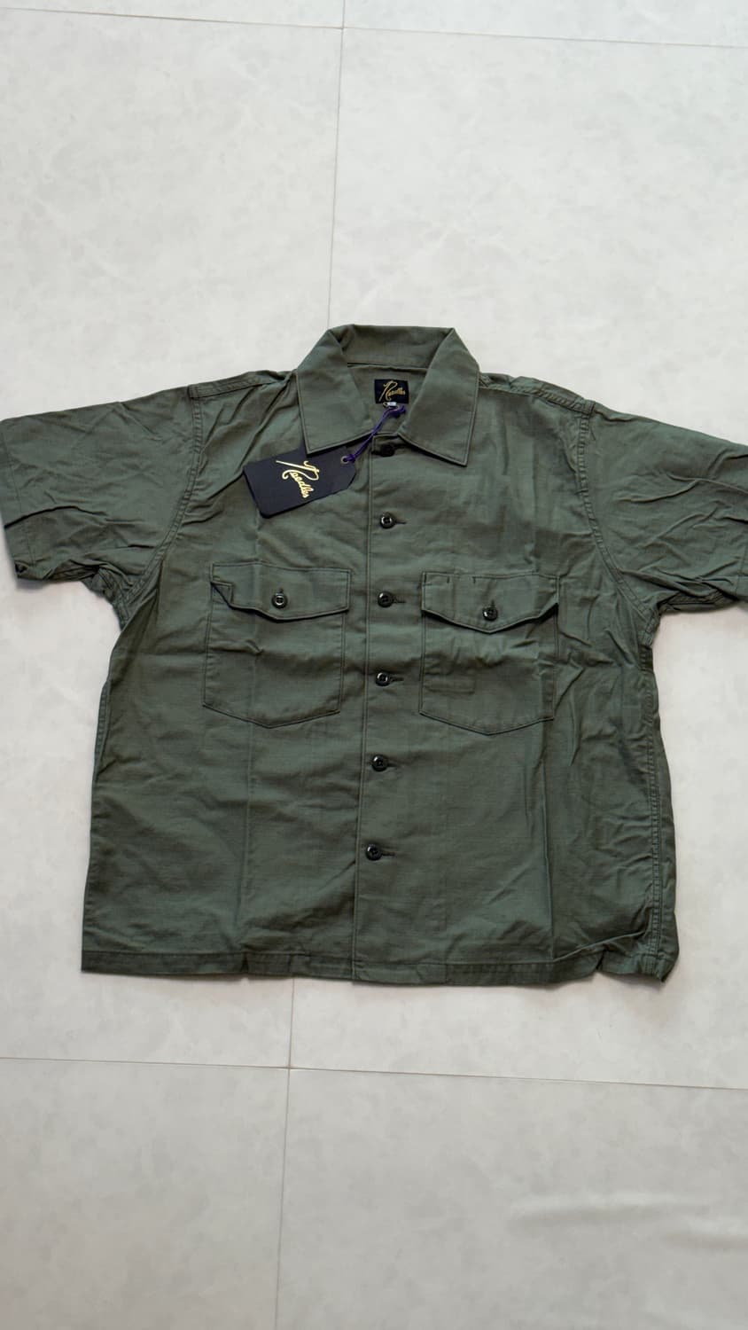 니들스 숏슬리브 퍼티그 셔츠 카키 상품이미지1